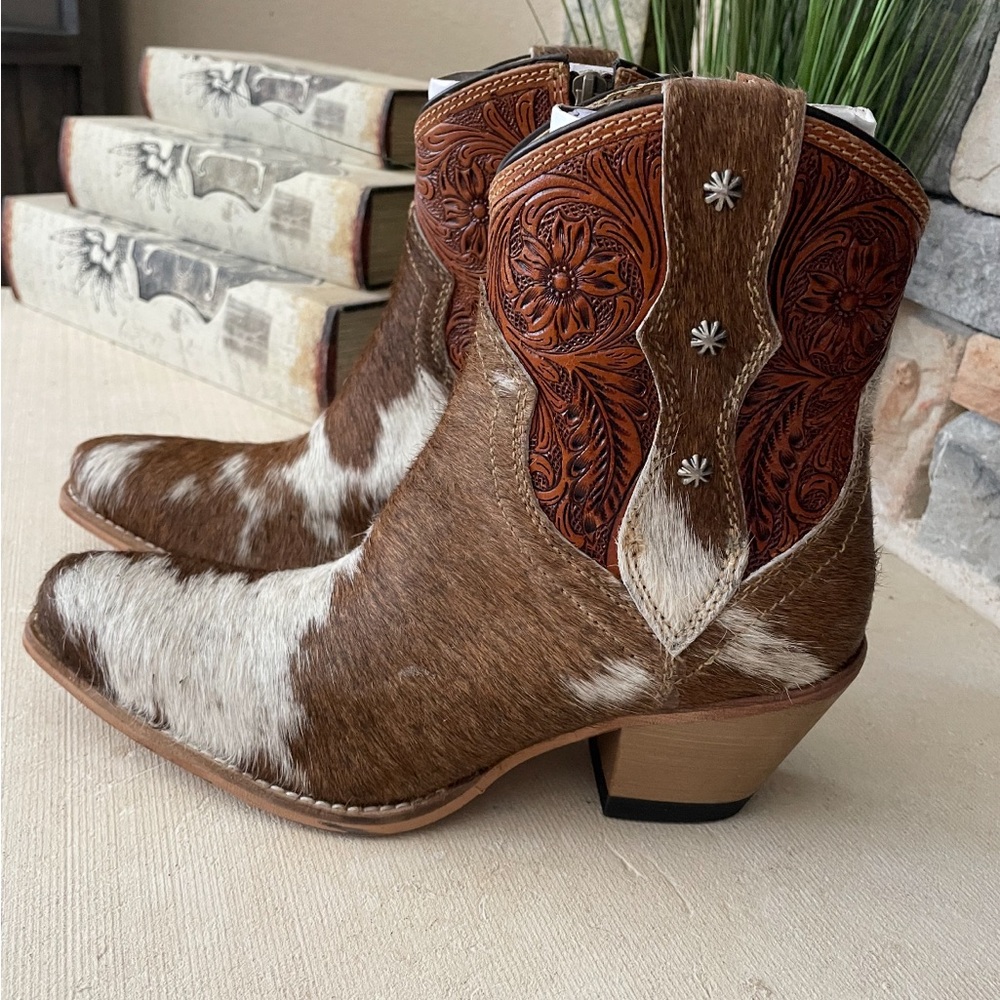 NWT Myra Bags Brown and White Western Cowboy Boots